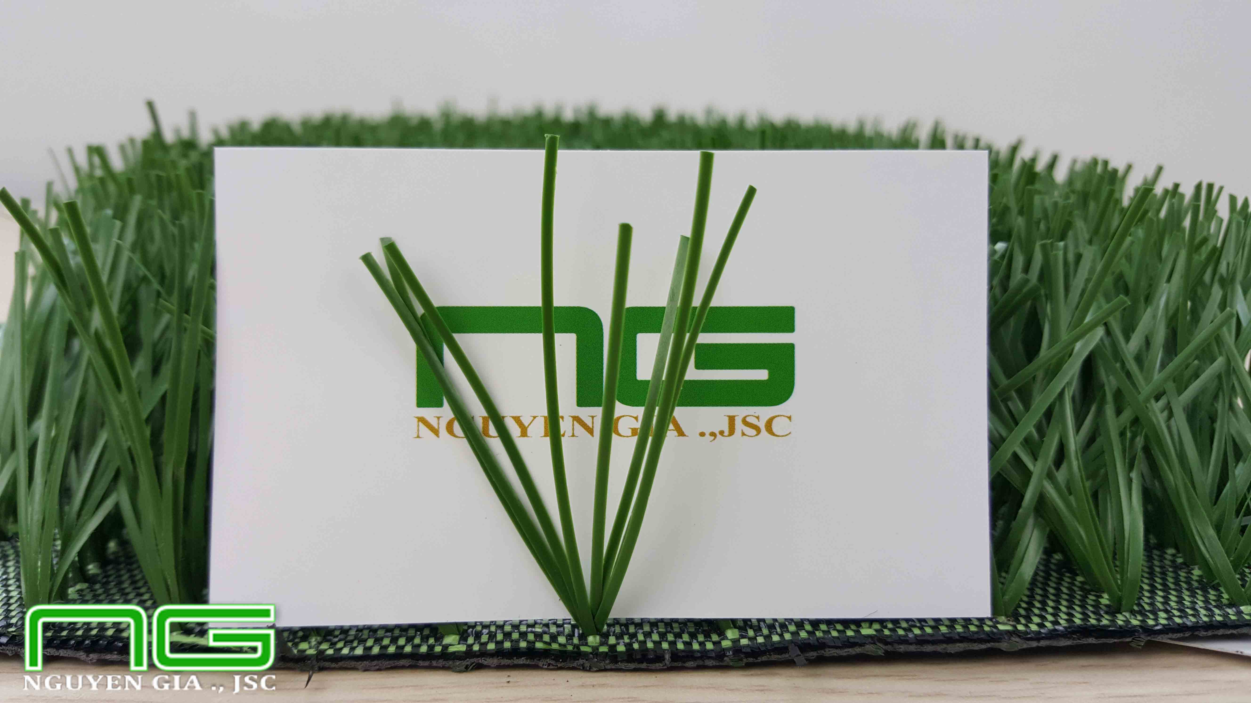 Chi tiết sợi cỏ nhân tạo sân bóng đá Nguyễn Gia NGF14